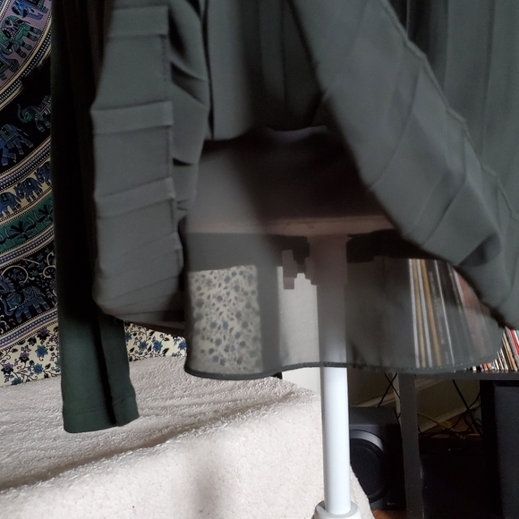 Bordeaux Ribbed Top with Pleated Back - Picture 5 of 8